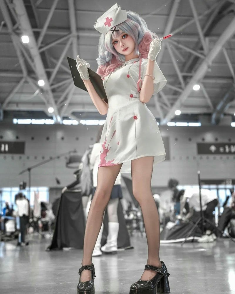 Cosplay y tá thể hiện phong thái nhẹ nhàng tự nhiên