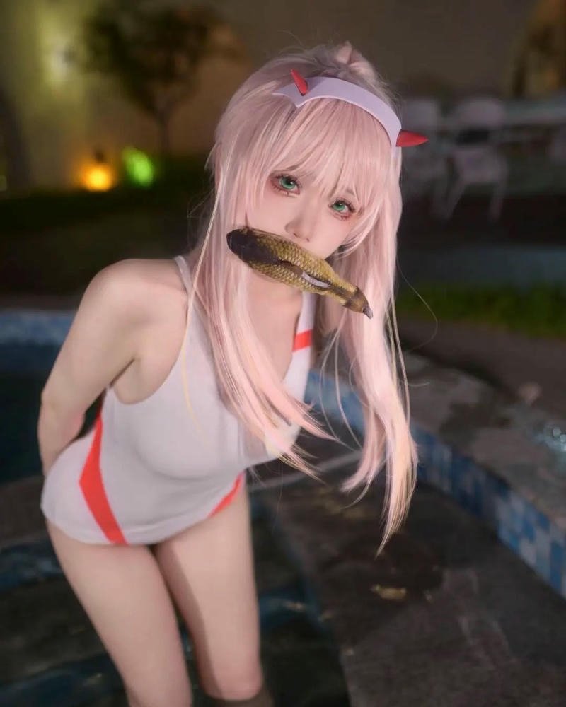 Cosplayer xinh hóa thân anime tạo dáng thanh thoát tự nhiên