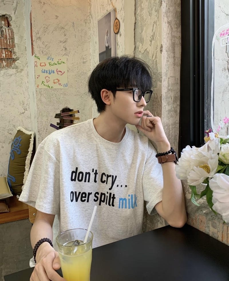 Dễ thương nhờ nụ cười nhẹ và ánh nhìn hiền của con trai