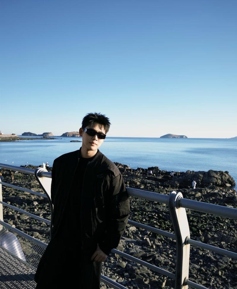 Dung mạo thanh tú của thiếu niên 2K8