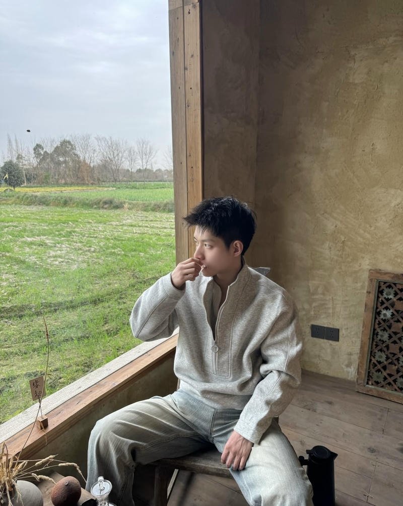 Dung mạo ưa nhìn trong bộ ảnh trai 2K8