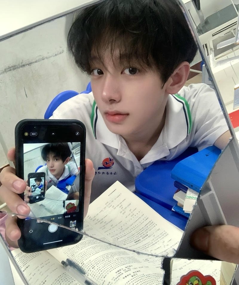 Đường nét rõ ràng làm ảnh trai k10 trở nên ấn tượng