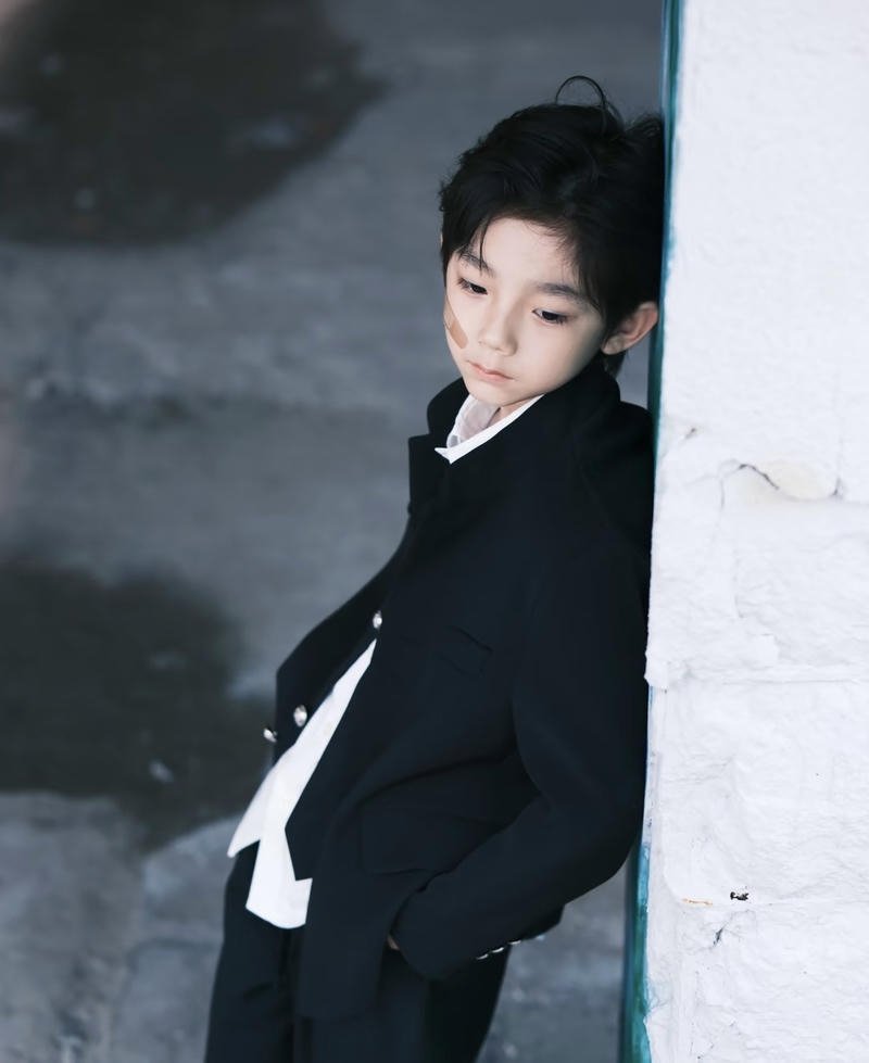 Đường nét thanh thoát giúp ảnh trai k10 dễ nhìn