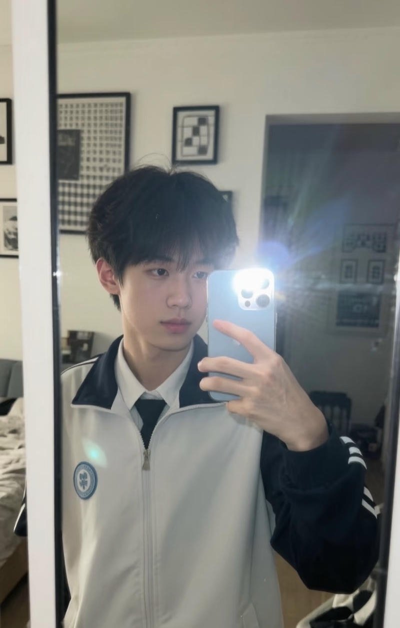 Đường nét tự nhiên giúp ảnh trai k10 dễ nhìn