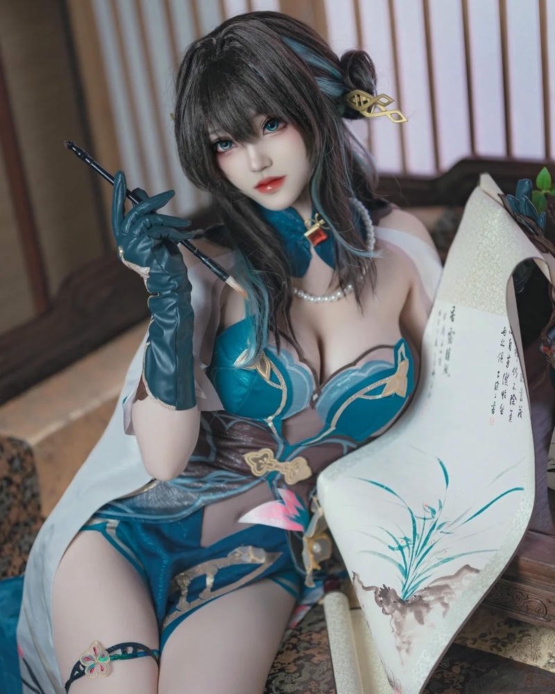 Gái cosplay xinh giữ biểu cảm tinh tế thanh thoát
