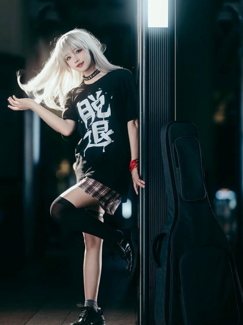 Gái đẹp cosplay biểu cảm ngọt ngào dễ gần