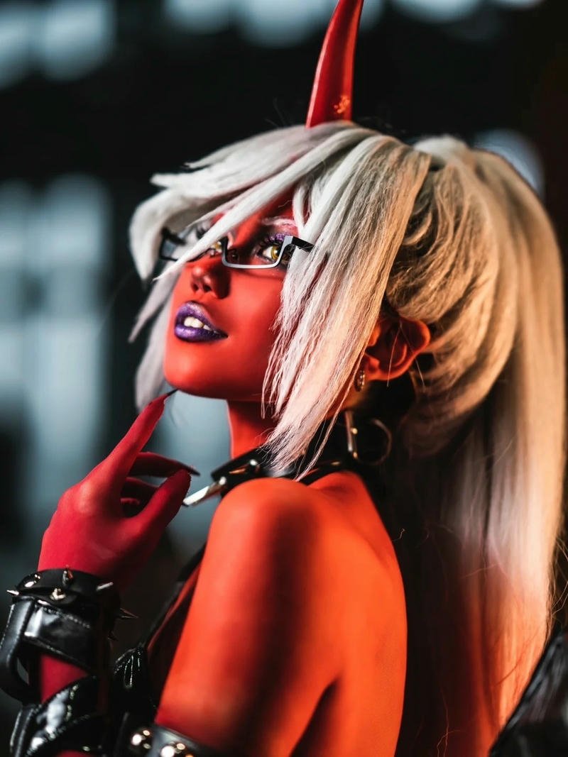 Gái xinh cosplay dáng ngồi thanh lịch nhẹ nhàng