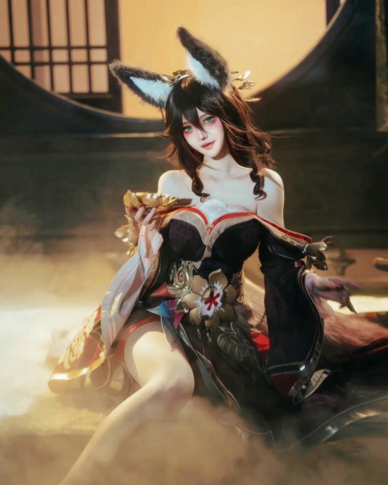 Gái xinh cosplay nhân vật anime ánh mắt sâu lắng nổi bật