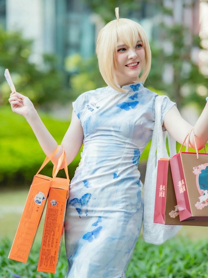 Gái xinh cosplay nhân vật anime ánh nhìn ấn tượng tự nhiên