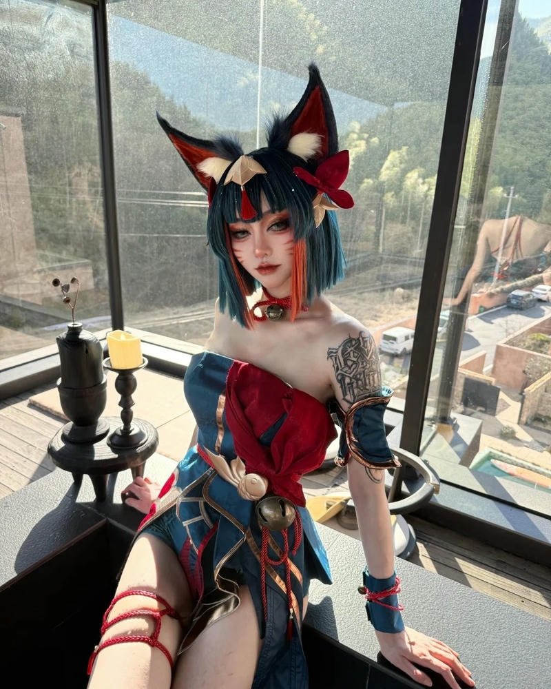 Gái xinh cosplay nhân vật anime mái tóc nổi bật cuốn hút