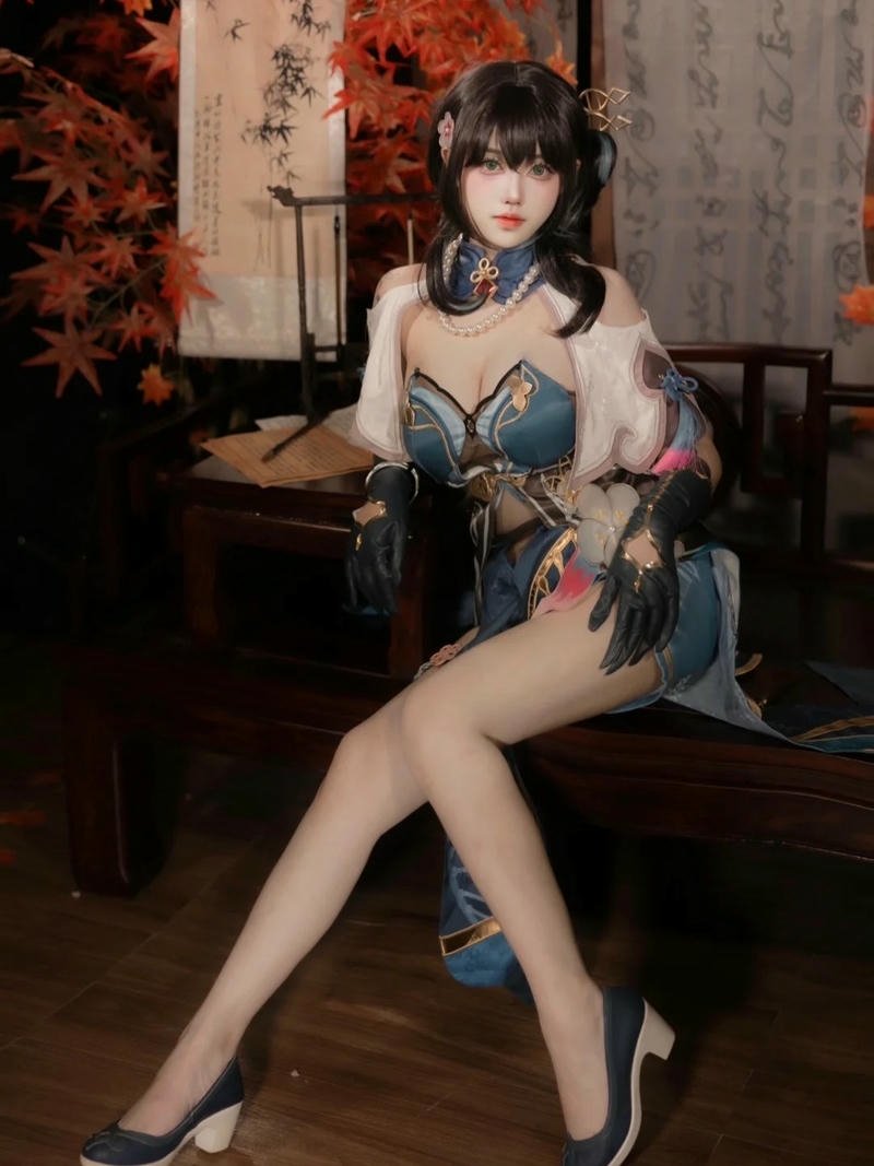 Gái xinh cosplay nhân vật anime nụ cười nhẹ nhàng cuốn hút
