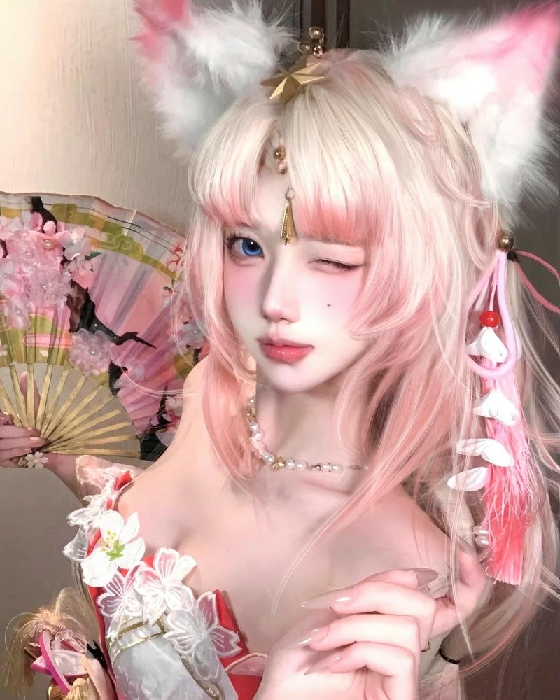 Gái xinh cosplay nhân vật anime tạo dáng thanh thoát duyên dáng