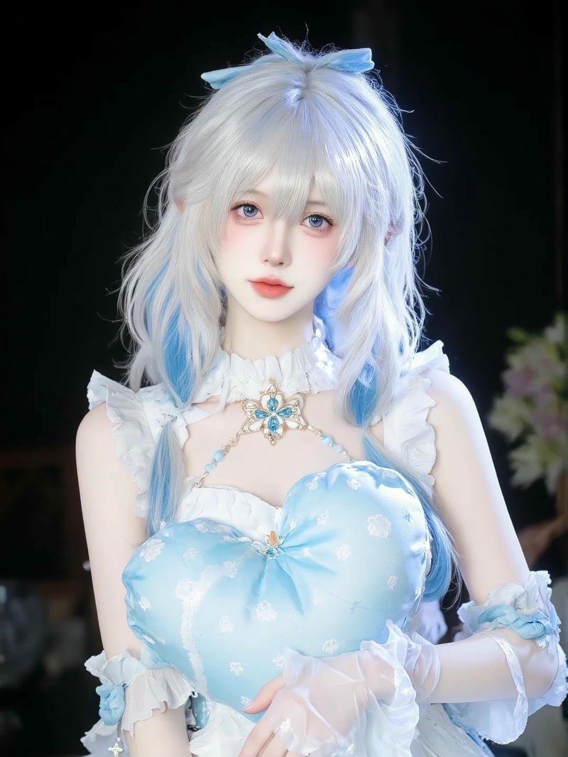 Gái xinh cosplay phối phụ kiện tinh ý hài hòa