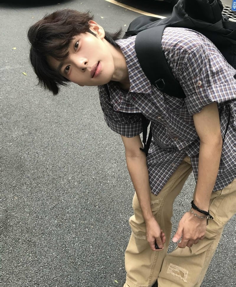 Góc nghiêng điển trai của chàng trai K12