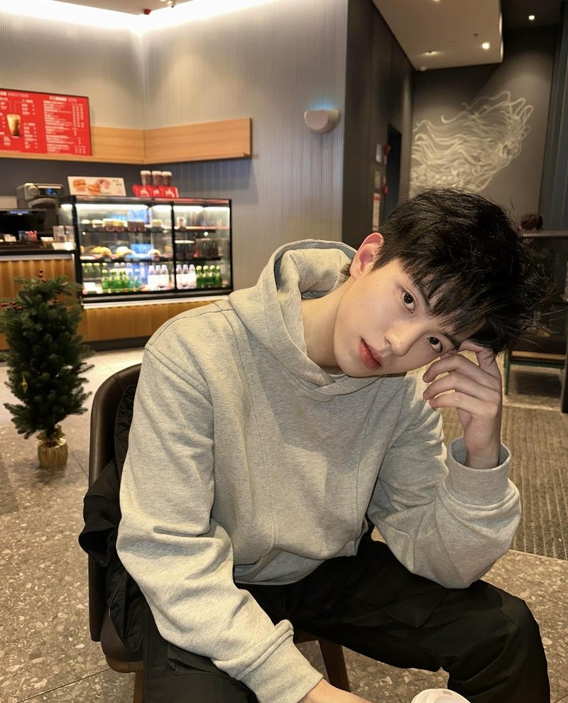 Góc nghiêng nam thần mạng xã hội Trung Quốc cực kỳ cuốn hút