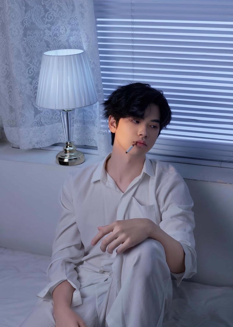 Gương mặt buồn bã nam buồn trong nền