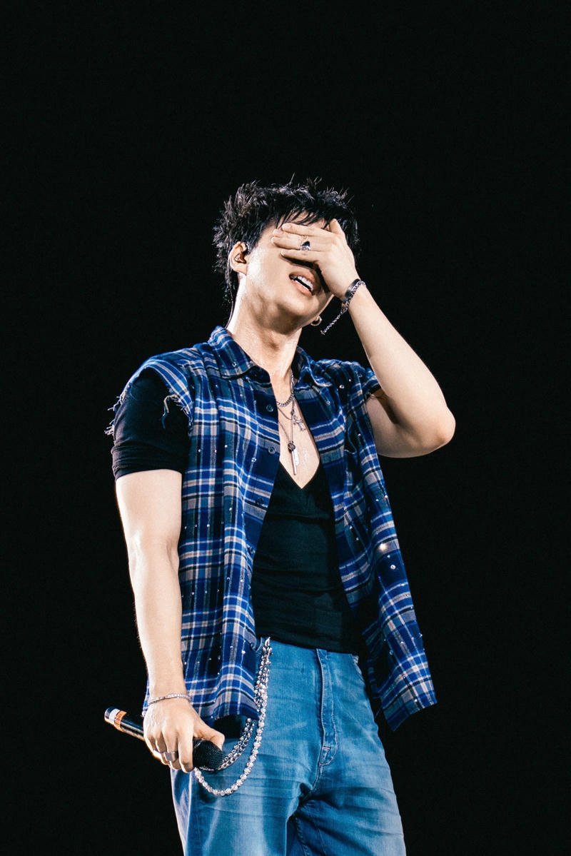 Gương mặt cuốn hút nghệ sĩ trẻ HIEUTHUHAI nổi tiếng