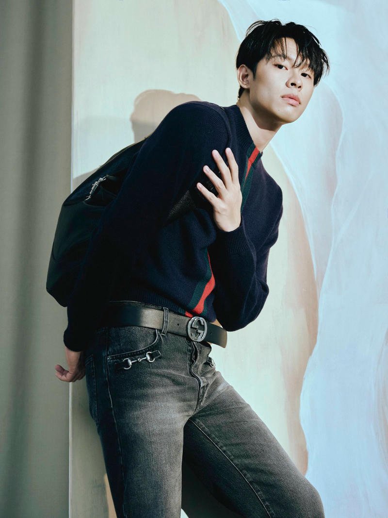 Gương mặt cuốn hút trong hình nền HURRYKNG phong cách riêng