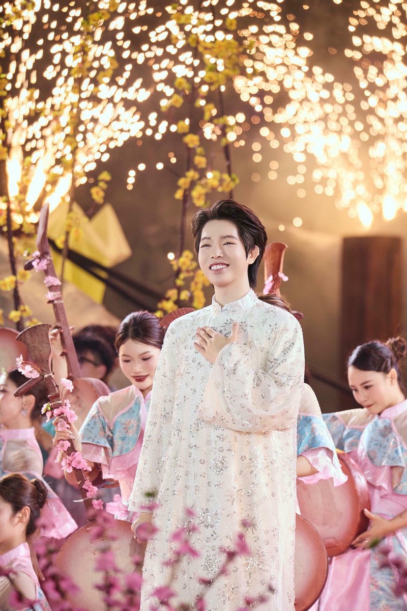 Gương mặt đáng yêu của Đức Phúc trong ảnh nền nghệ sĩ