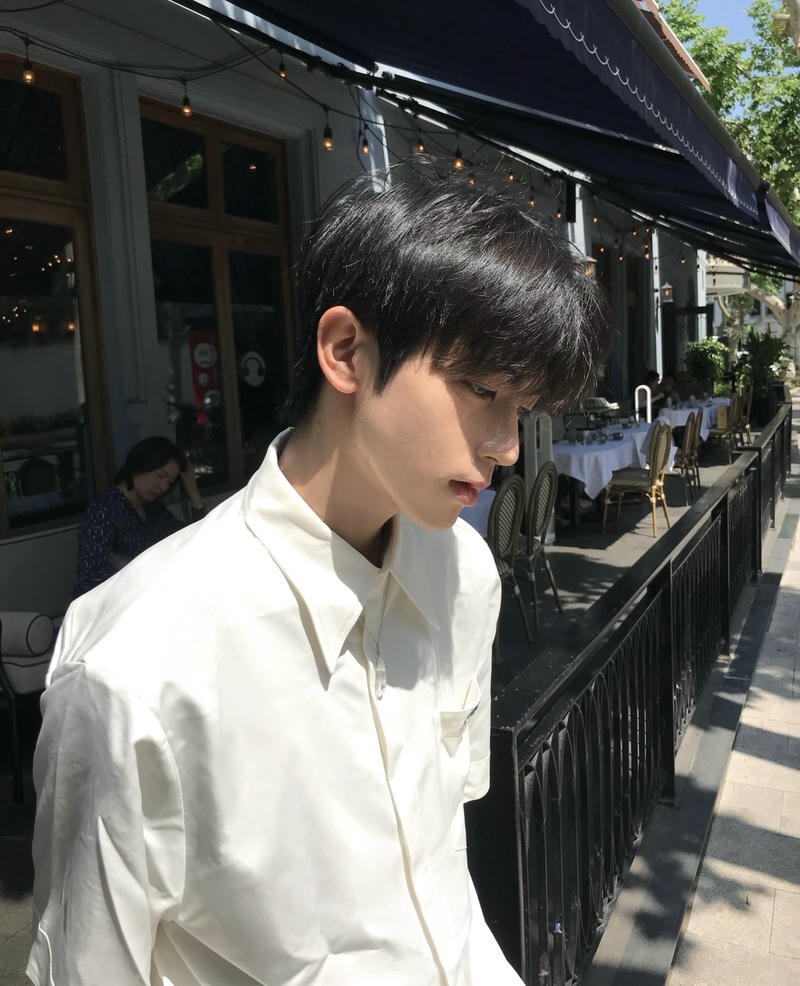 Gương mặt điển trai chuẩn nam thần thanh xuân Trung Quốc