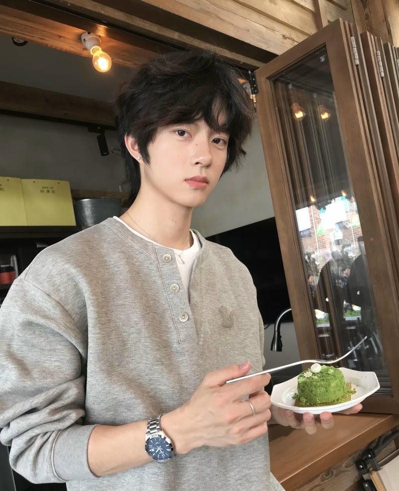 Gương mặt điển trai của chàng trai K12