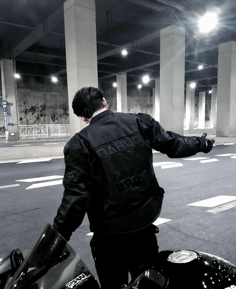 Gương mặt góc cạnh của hot boy đầy thu hút