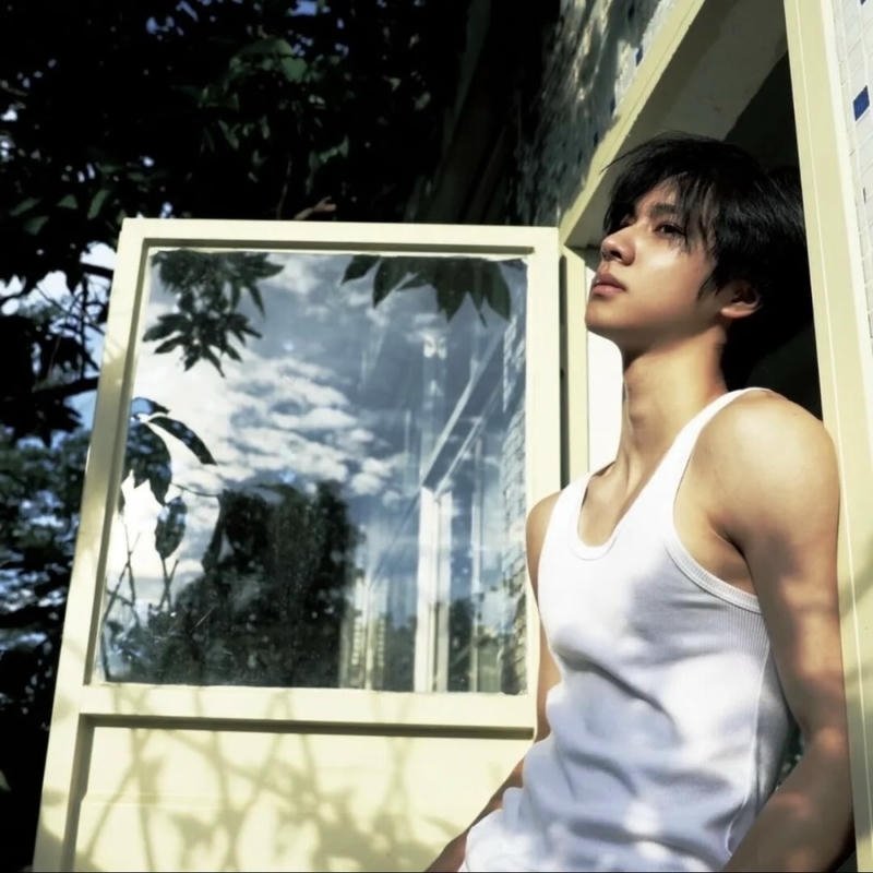 Gương mặt góc cạnh trong avatar con trai ngầu rất cuốn