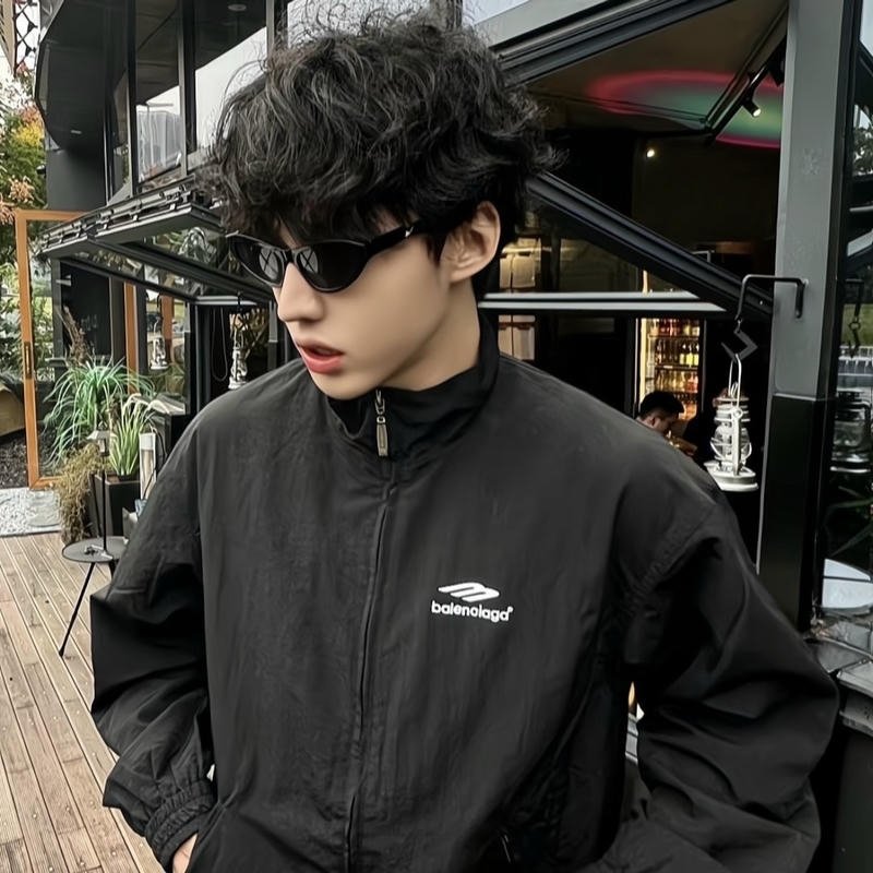 Gương mặt góc cạnh trong avatar con trai ngầu rất nổi bật