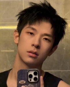 Gương mặt nam thần trẻ vibe ảnh trai Douyin cuốn hút