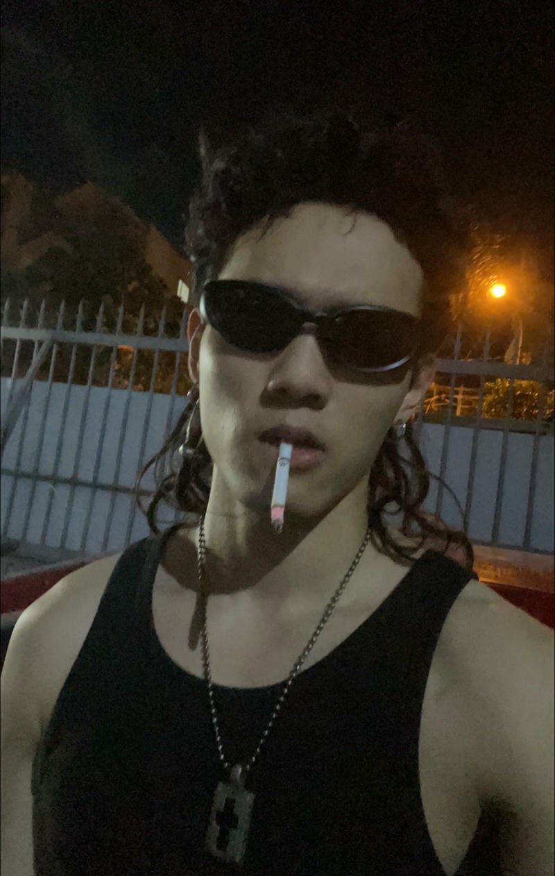 Gương mặt sắc nét trong hình nền Tage sân khấu