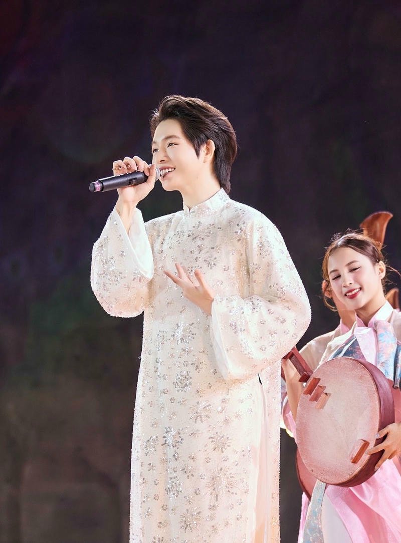 Gương mặt sáng của Đức Phúc trong ảnh nền dễ thương