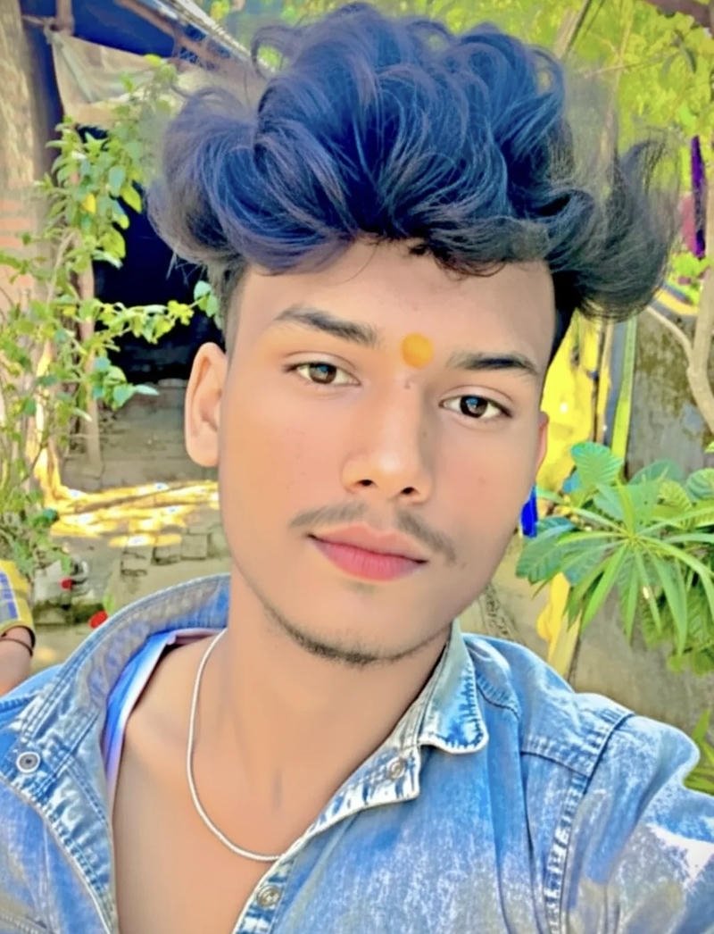 Gương mặt sáng và nụ cười trai ấn độ đẹp