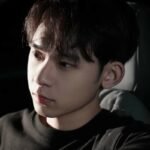 Gương mặt suy tư nam buồn trong ảnh