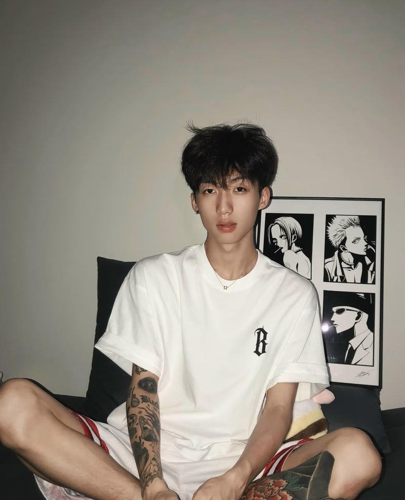 Gương mặt thư sinh nổi bật trong ảnh trai K12