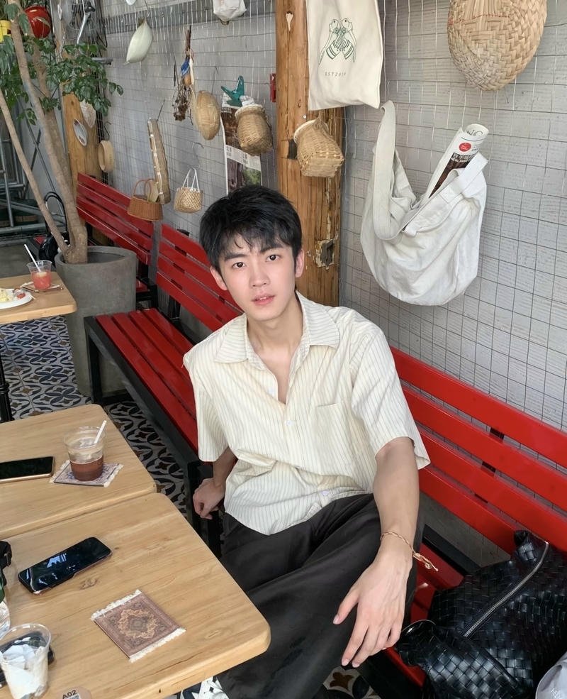 Gương mặt trẻ trung nổi bật trong ảnh trai K12