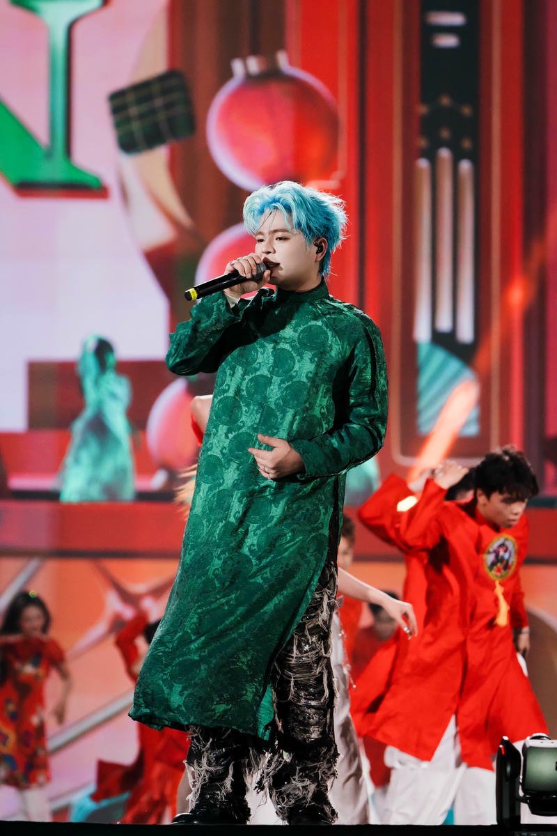 Hình ảnh biểu diễn ánh đèn sân khấu của Rhyder