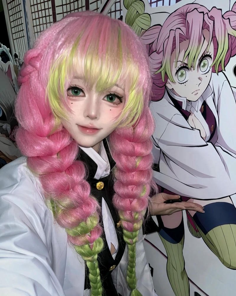 Hình ảnh cosplay Mitsuri mang vẻ đẹp tươi sáng nổi bật