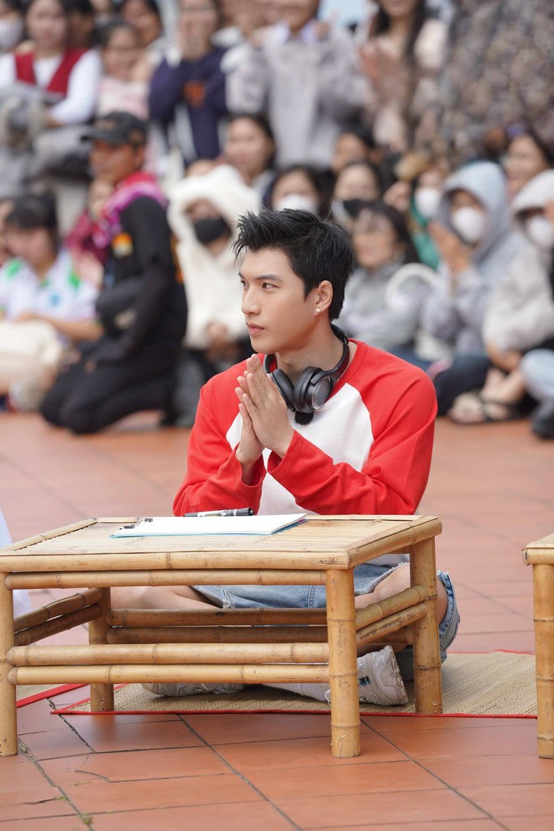 Hình ảnh đời thường đơn giản của HIEUTHUHAI ngoài đời