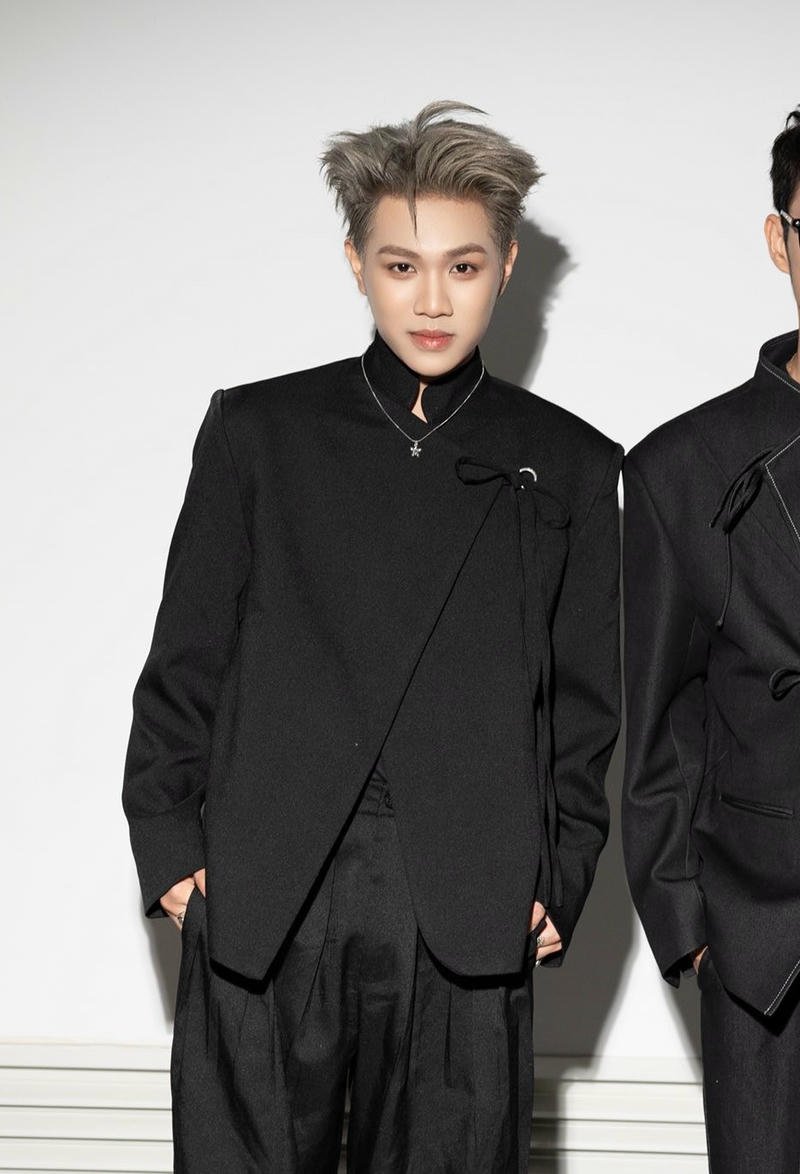 Hình ảnh đời thường gần gũi tạo cảm giác nền Captain Boy