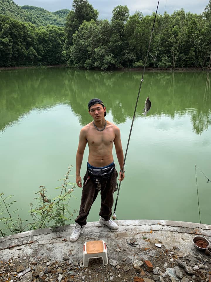 Hình ảnh đời thường tự nhiên trong nền Tage ngoài đời