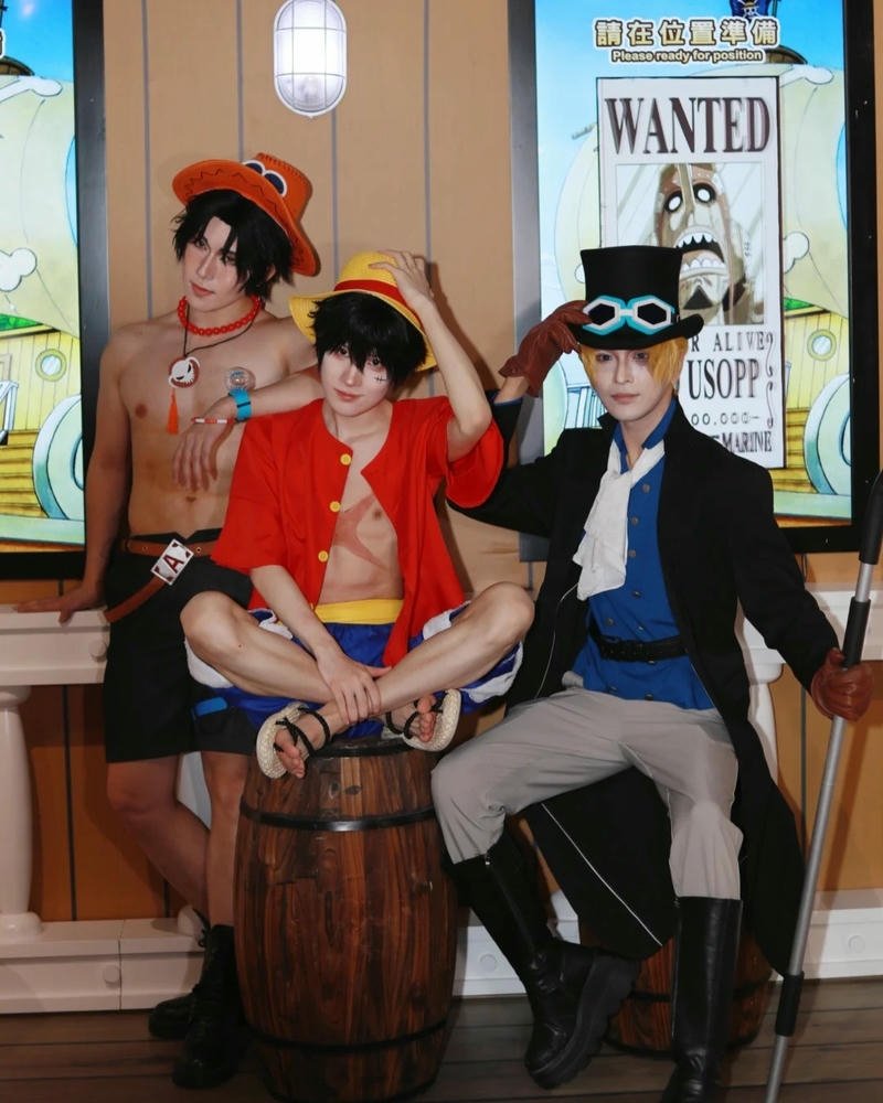 Hình ảnh hóa thân one piece thể hiện rõ nét nhân vật