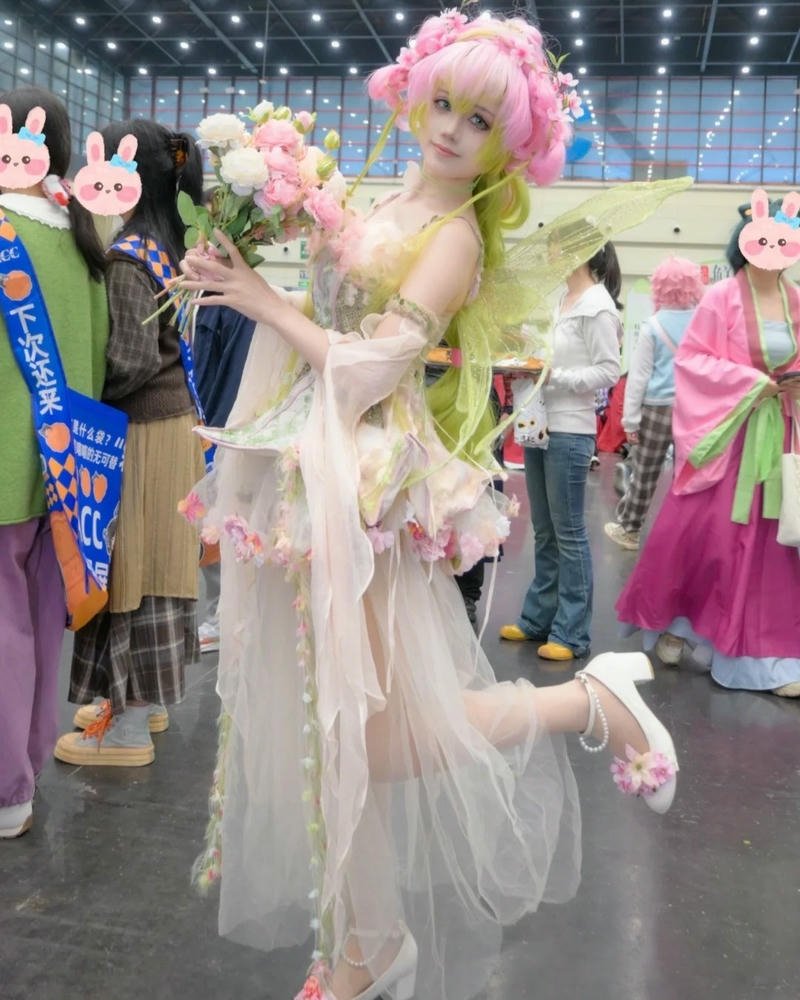 Hình cosplay Mitsuri sáng tạo thể hiện thần thái sinh động