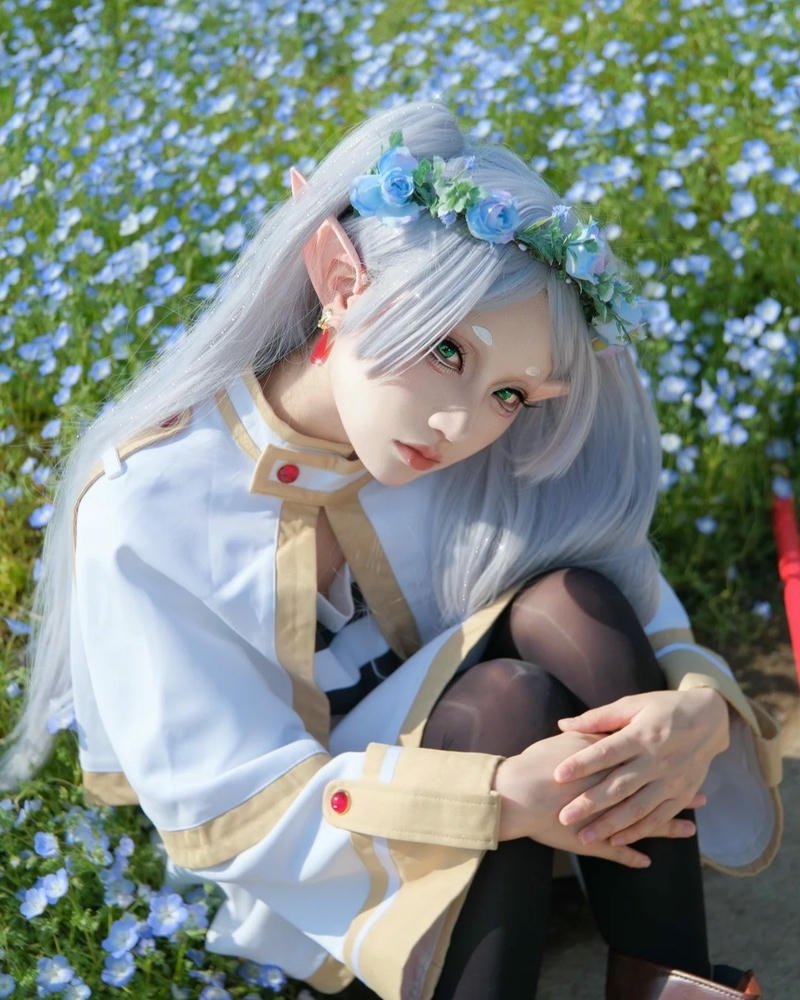 Hình cosplay frieren thể hiện thần thái nhân vật tinh tế