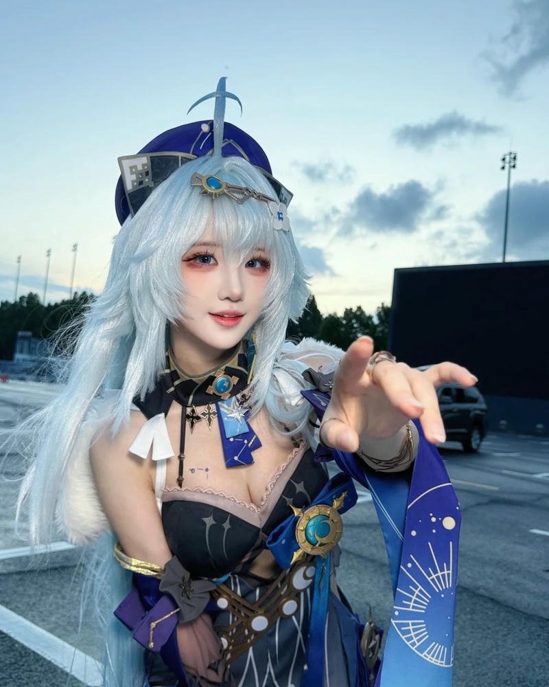 Hình cosplay nhân vật anime thể hiện vẻ đẹp hài hòa tự nhiên