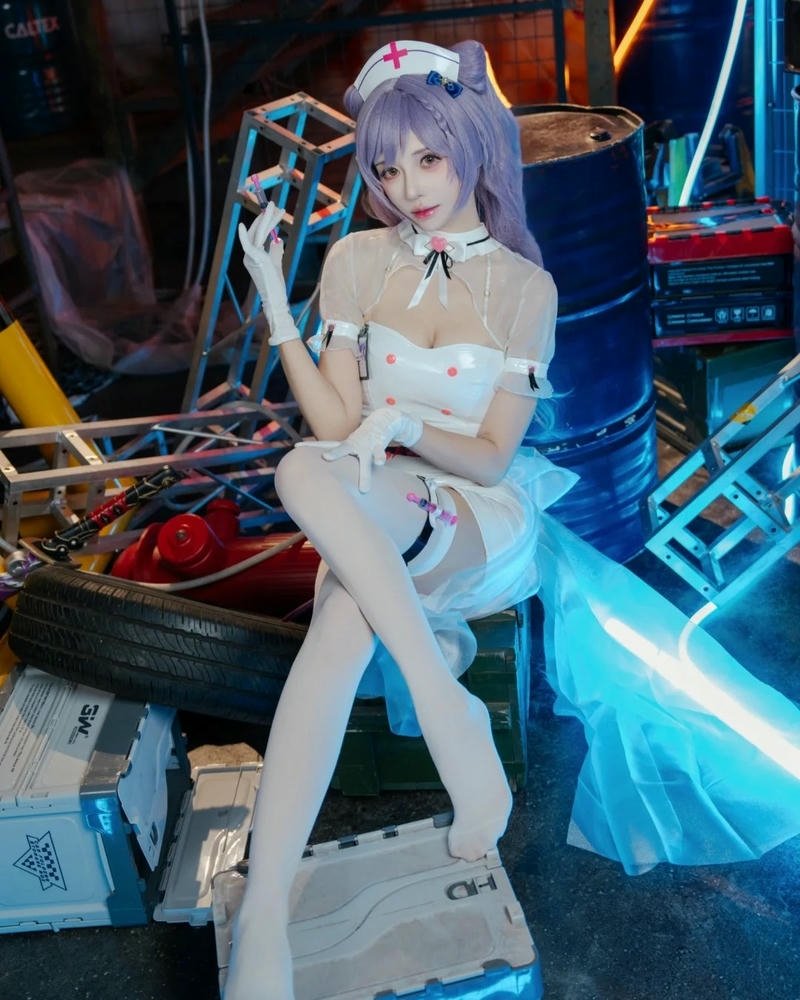 Hình cosplay nhân vật y tá nổi bật với nét đặc trưng