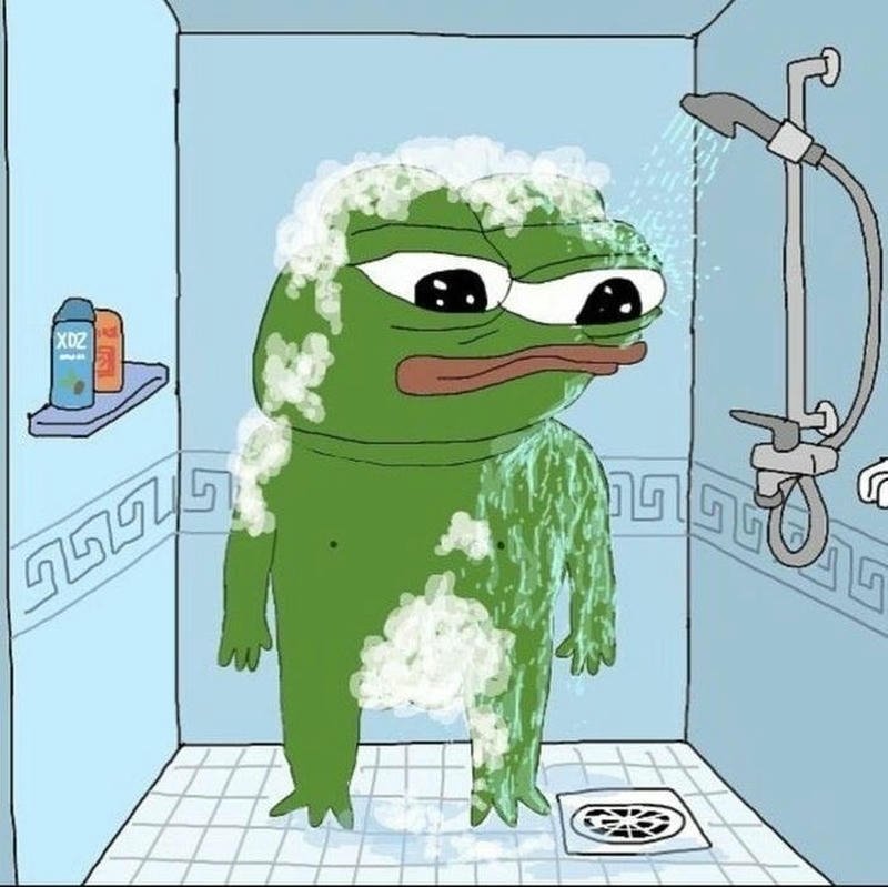 Hình ếch xanh meme đang tắm cực hề