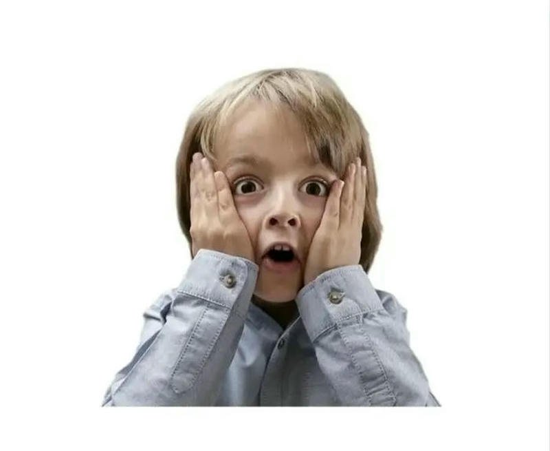 Hình meme em bé hốt hoảng lúc nghe tin sốc