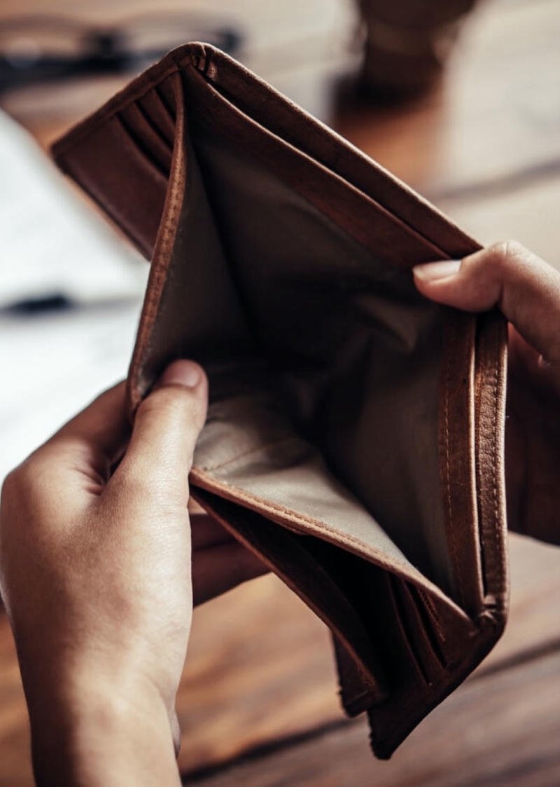 Hình meme hài hước khi chiếc ví trống trơn