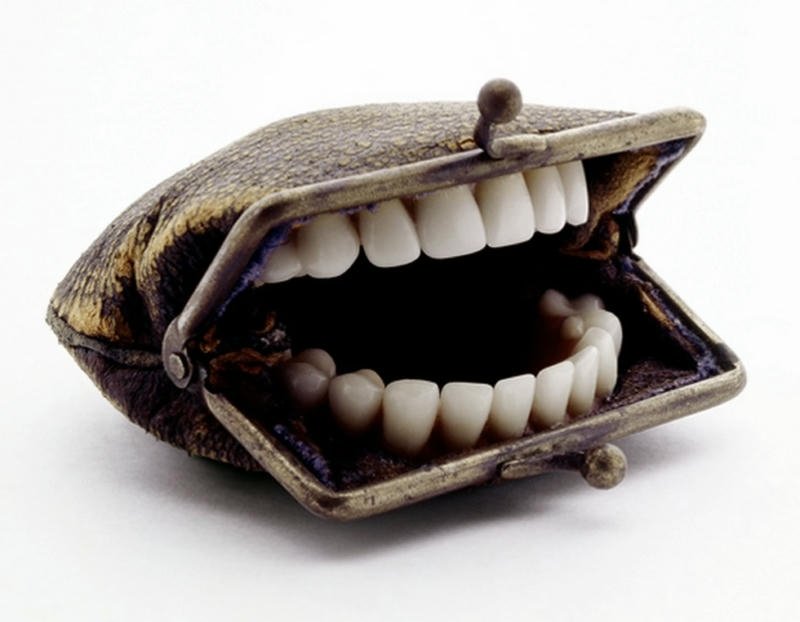 Hình meme hài khi chiếc ví hoàn toàn trống