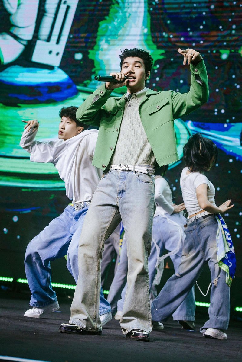 Hình nền HIEUTHUHAI với phong cách cá tính mạnh mẽ